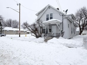 Building Photo - 520 12th Ave