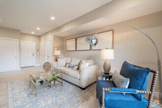 1BR, 1BA - 715F - Living Room - Natick Corner