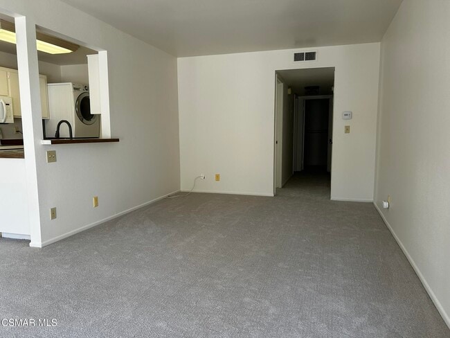 Building Photo - 2884 Instone Ct