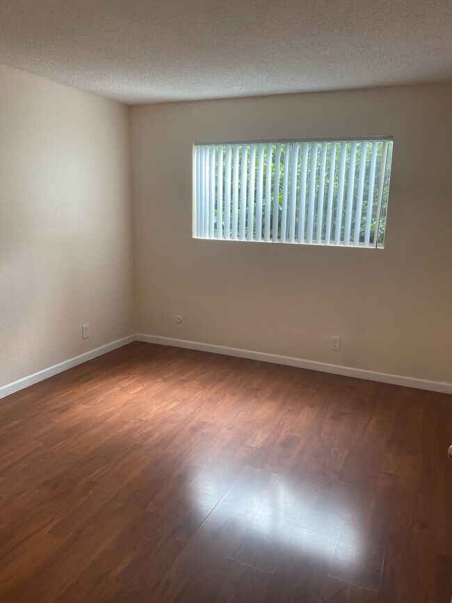 Tarzana Tennis Club Apartments Apartments in Tarzana, CA