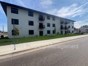 Building Photo - 1300 Warren St