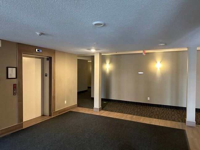 Building Photo - 344 Windermere Rd NW