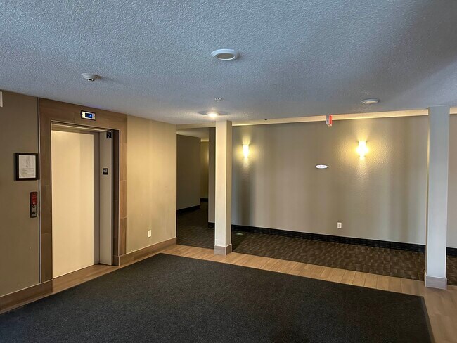 Photo du bâtiment - 344 Windermere Rd NW