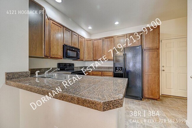 Building Photo - 3 Bedroom Townhome