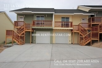 Building Photo - 333 La Valle Strada Ln