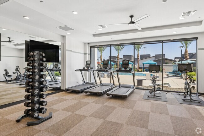 Gimnasio - Elux at McQueen