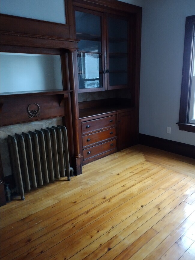 Building Photo - 864 Robeson St
