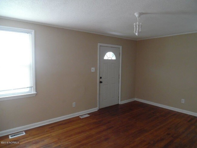 Building Photo - 103 Robin Rd