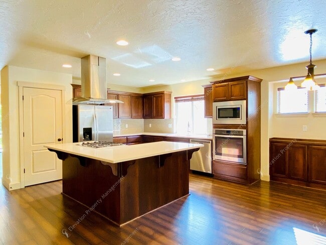 Building Photo - Single-Story 4BR - 2BA Home Near Pilot But...