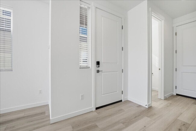 Foto del edificio - Brand new 3 bed 2.5 bath townhouse