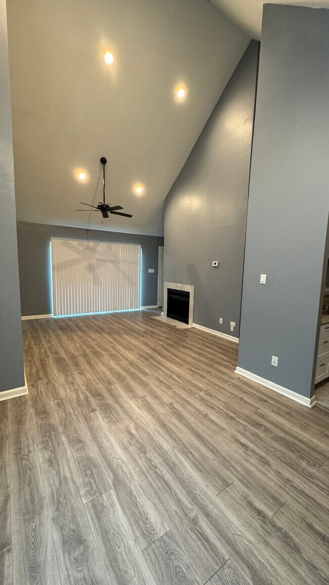 Foto del edificio - 14550 Fonmeadow Dr