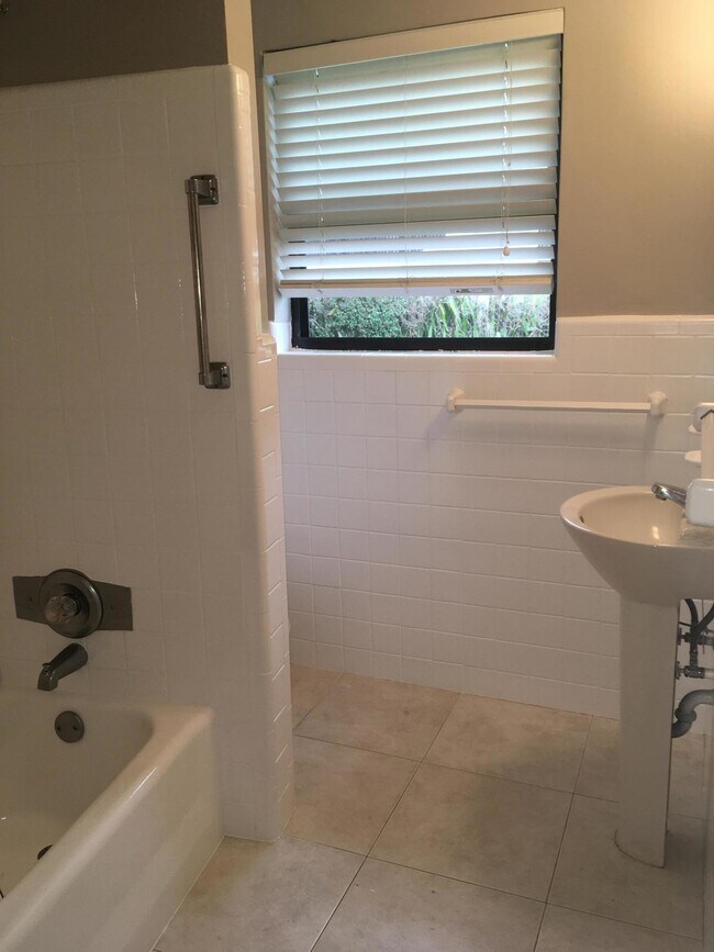 Foto del edificio - 555 Banyan Tree Ln