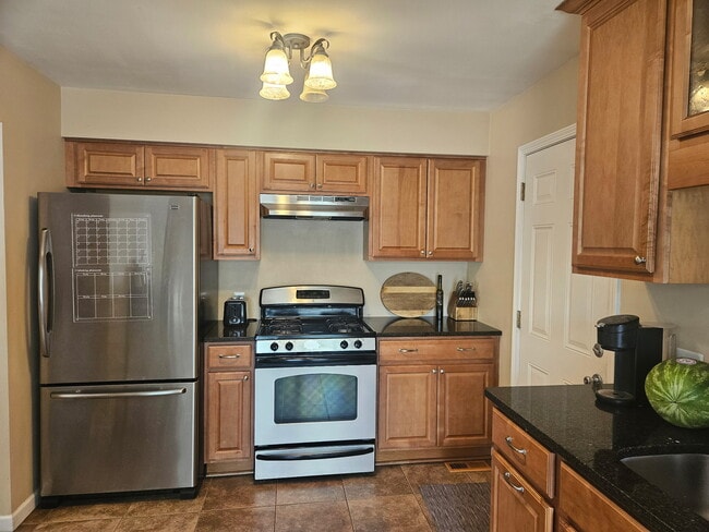 Building Photo - 336 Rustic Cir