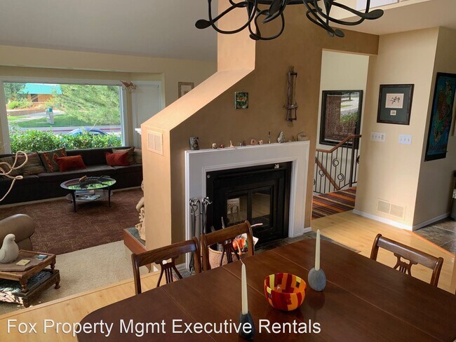 Building Photo - 2 br, 3 bath House - 834 W Tamarisk St