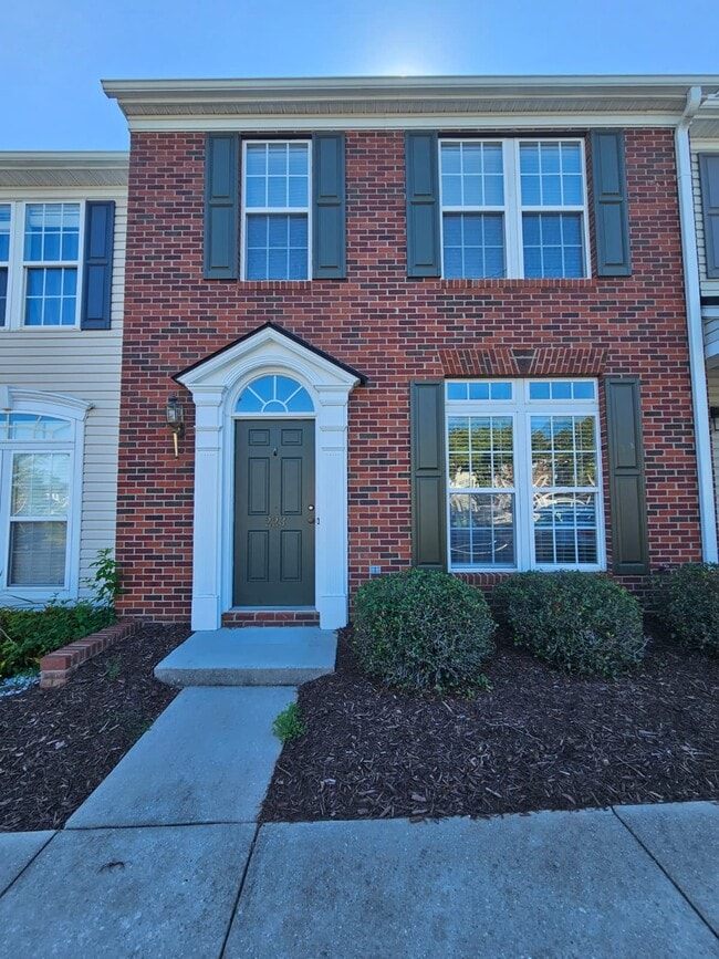 Building Photo - 223 Spring Crossing Cir
