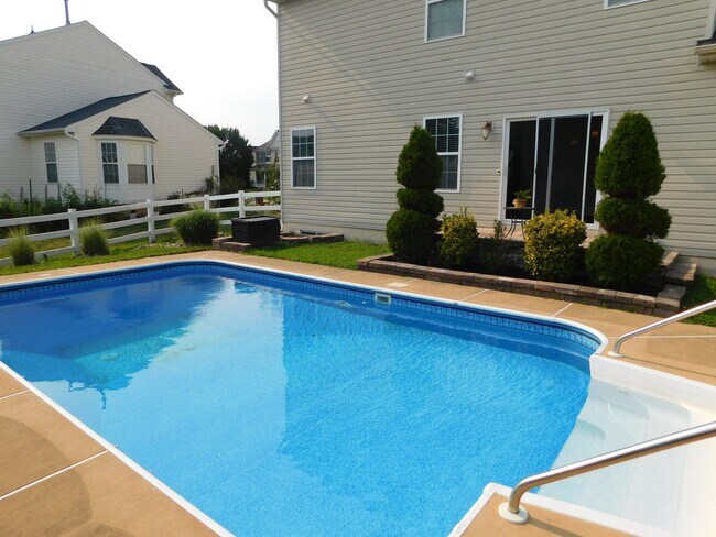 Foto del edificio - 104 Pebble Creek Dr