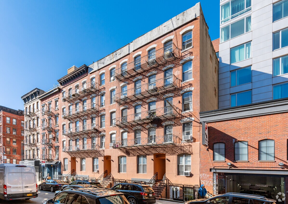 Primary Photo - 165 Ludlow St