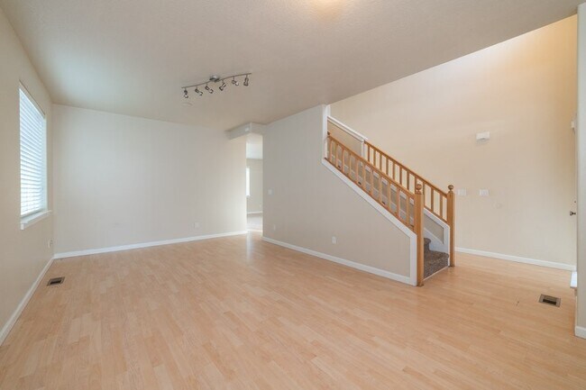 Building Photo - Spacious 4 bedroom home, Office and Bonus ...