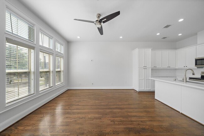 Building Photo - 2924 Leeland St