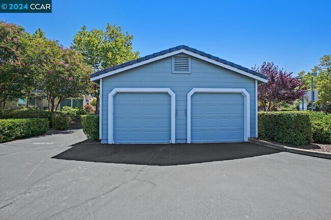 Building Photo - 4403 Coyote Cir