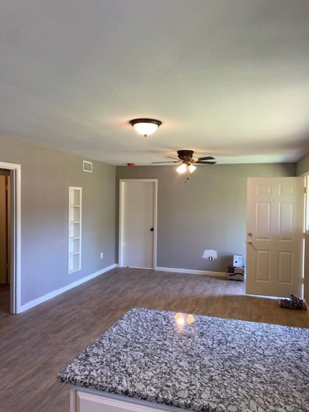 Building Photo - 3/2 PTISD FENCED YARD PET FRIENDLY