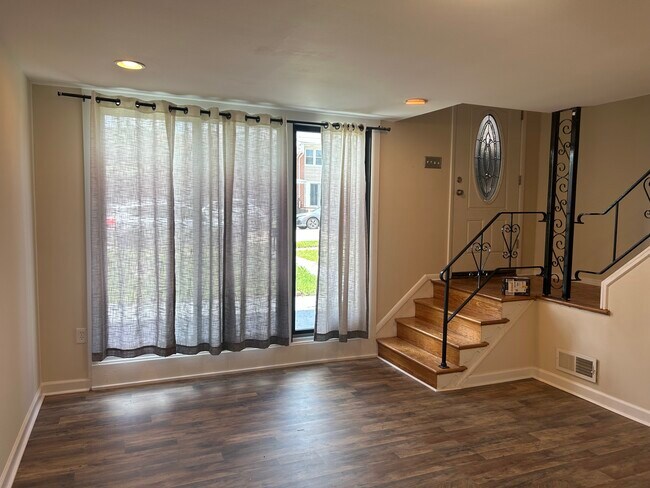 Foto del edificio - 4820 Midline Rd