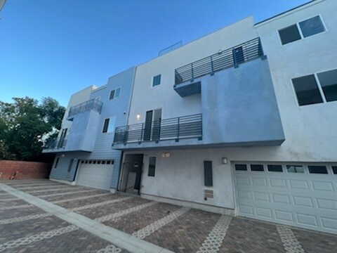 Building Photo - 14614 Archwood St