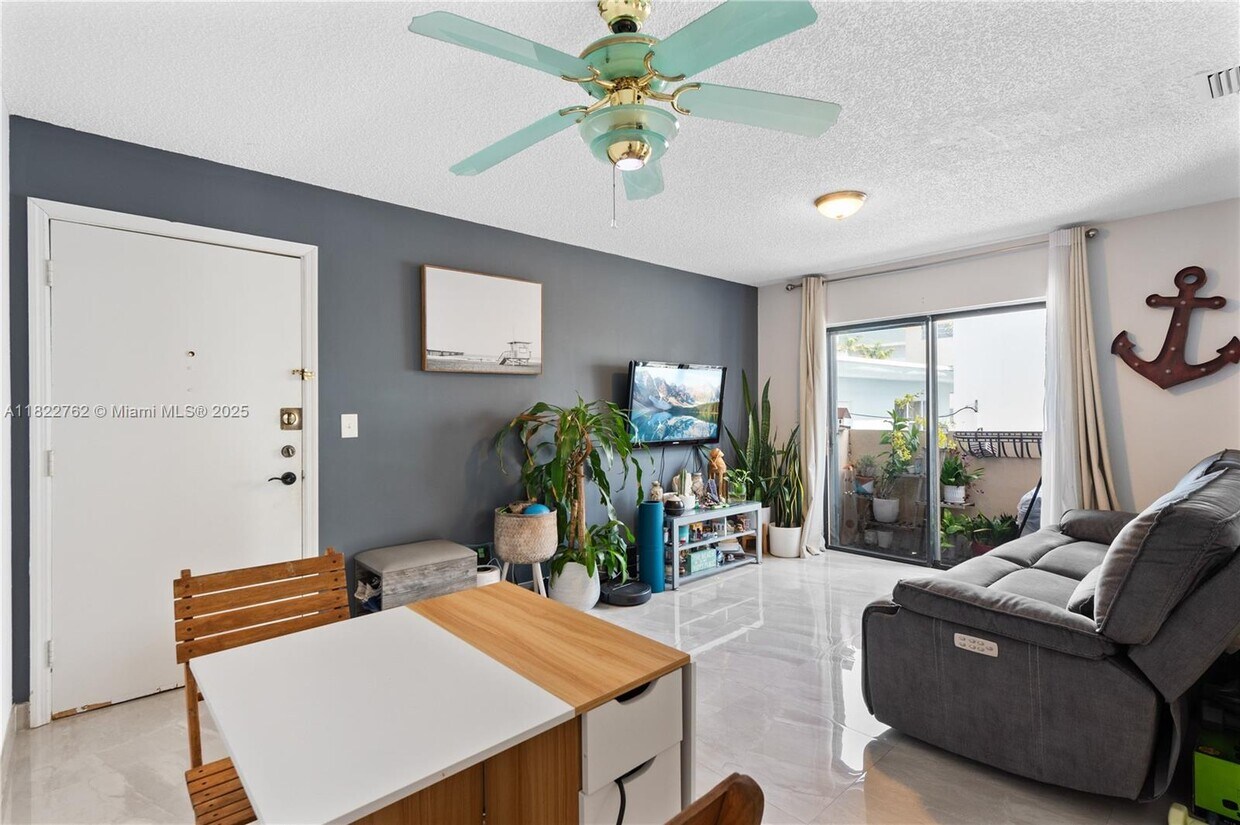 Foto principal - 7915 Harding Ave