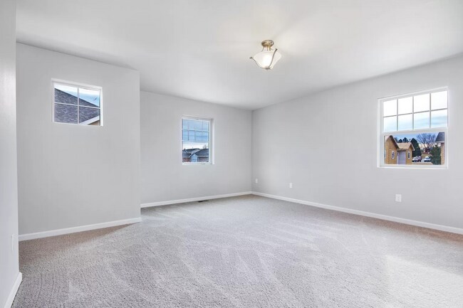 Building Photo - Fabulous 3 bed, 2.5 bath townhome with 1 car garage