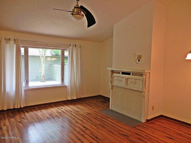 Foto del edificio - 102 Ashley Pl