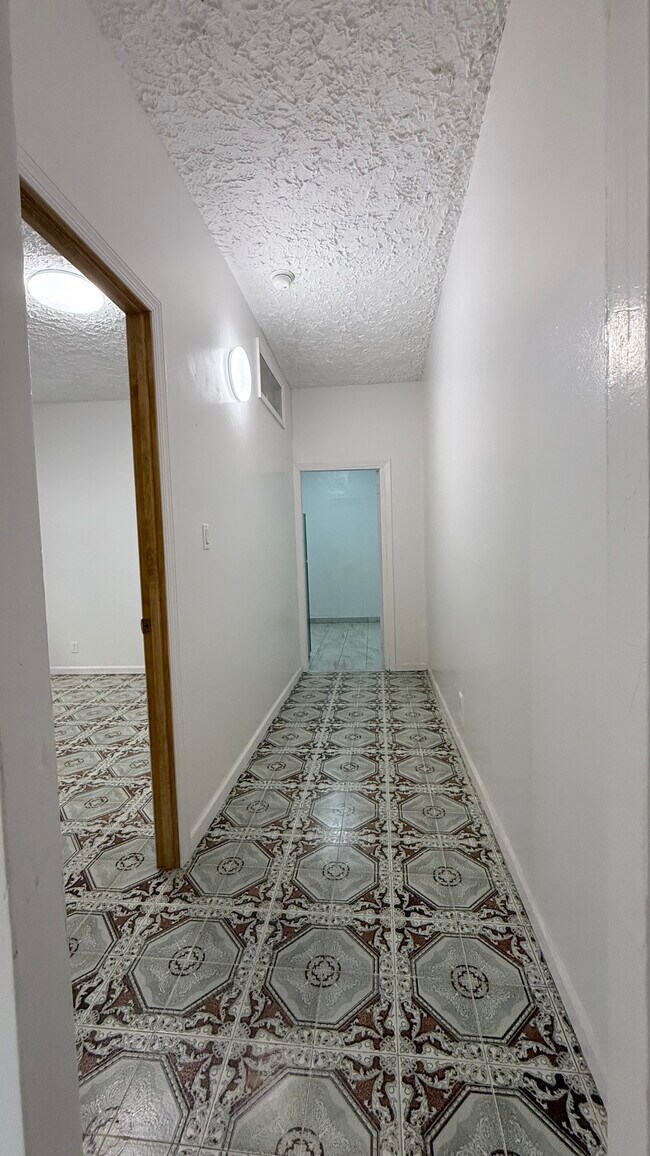 Foto del edificio - 1728 W 4th St
