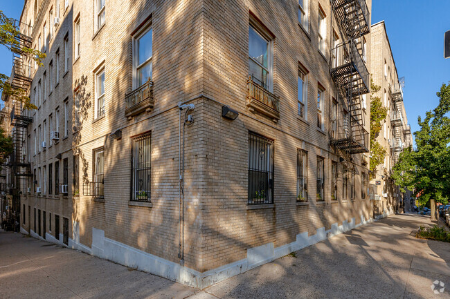 Building Photo - 400 W 128th St