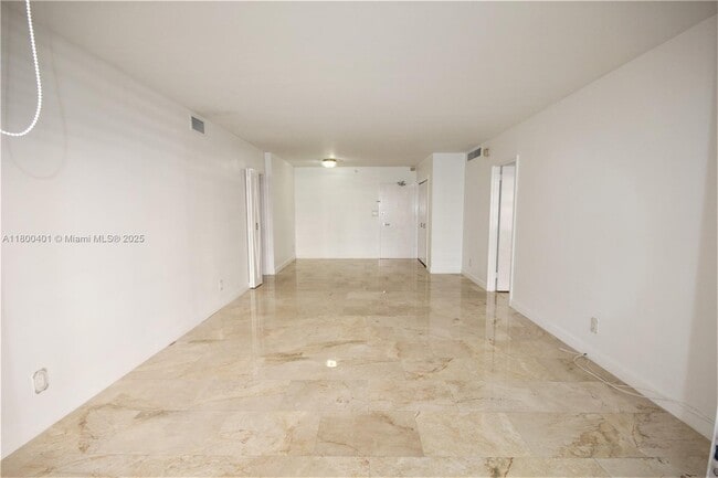 Foto del edificio - 5161 Collins Ave