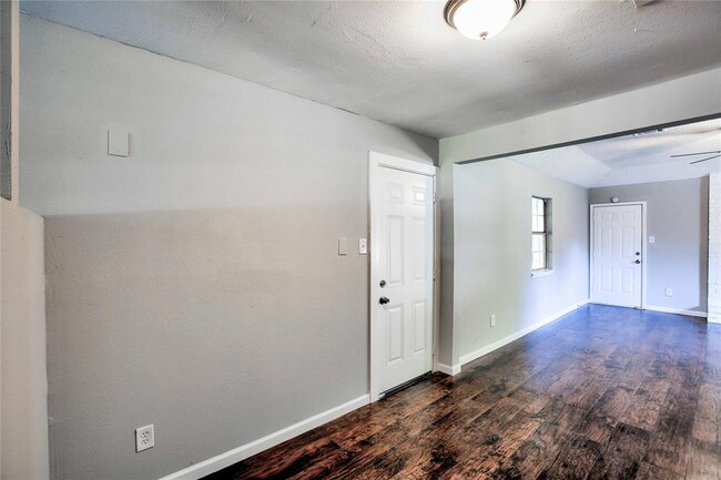 Building Photo - 11210 Cheeves Dr