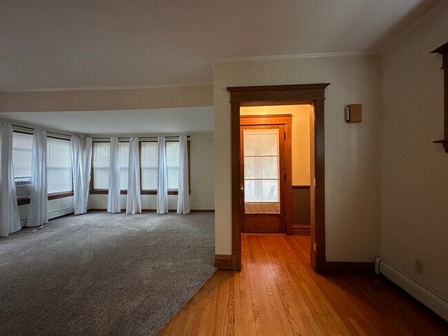 Building Photo - Gorgeous 4 bed/2bath home for rent in Kala...