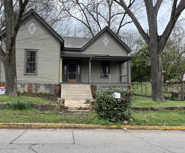 Building Photo - 579 Pulaski St