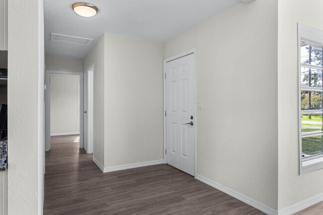 Building Photo - 1702 E Carol Dr