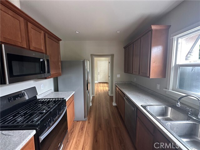 Foto del edificio - 656 W 13th St