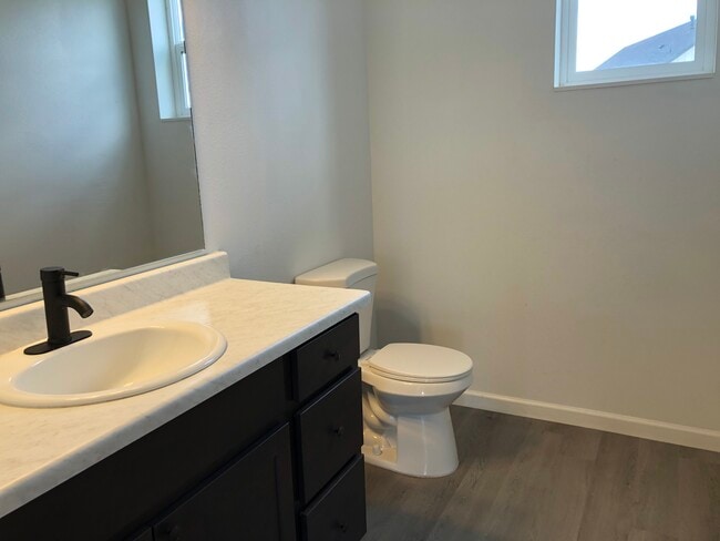 Building Photo - 1272 NW Terre View Dr