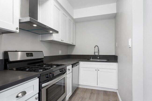 Interior Photo - 112 S Westmoreland Ave