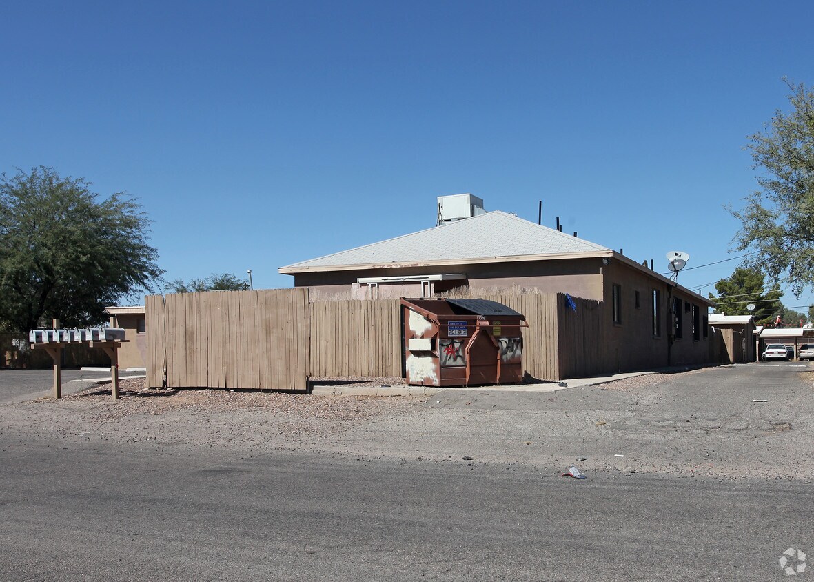 Building Photo - 132-140 W Navajo Rd