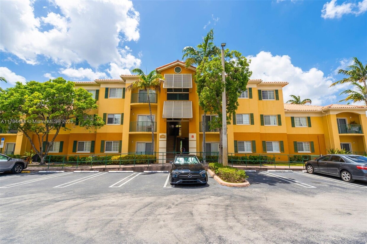 Foto principal - 7280 NW 114th Ave