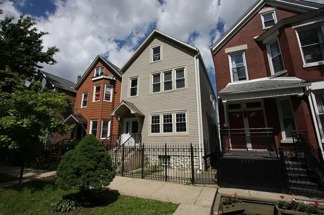 Building Photo - 1721 N Artesian Ave