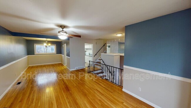 Foto del edificio - 1700 Dutchess Ave