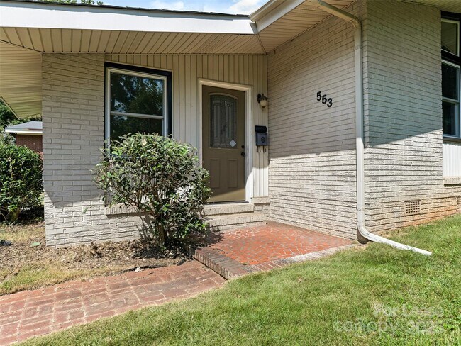 Building Photo - 553 Kenlough Dr