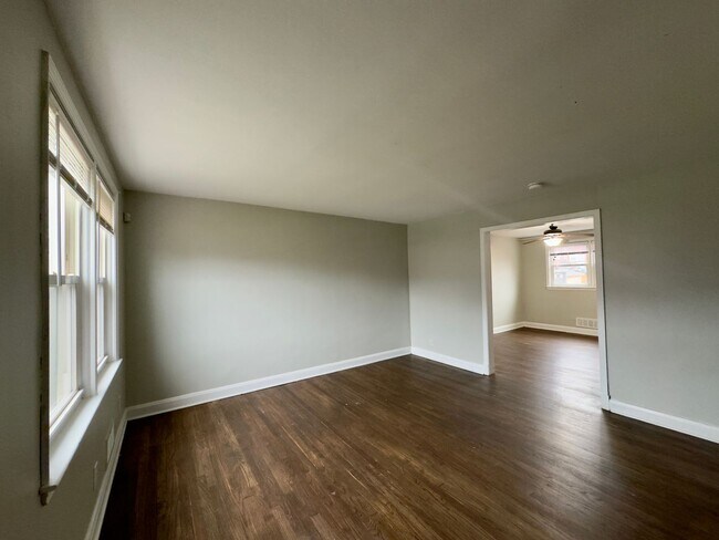 Foto del edificio - Spacious 3Bed/1.5Bath in Woodlawn