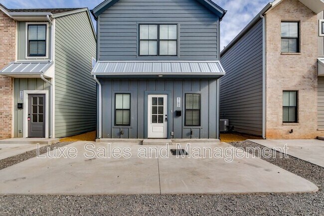 Foto del edificio - 610 W 2nd St