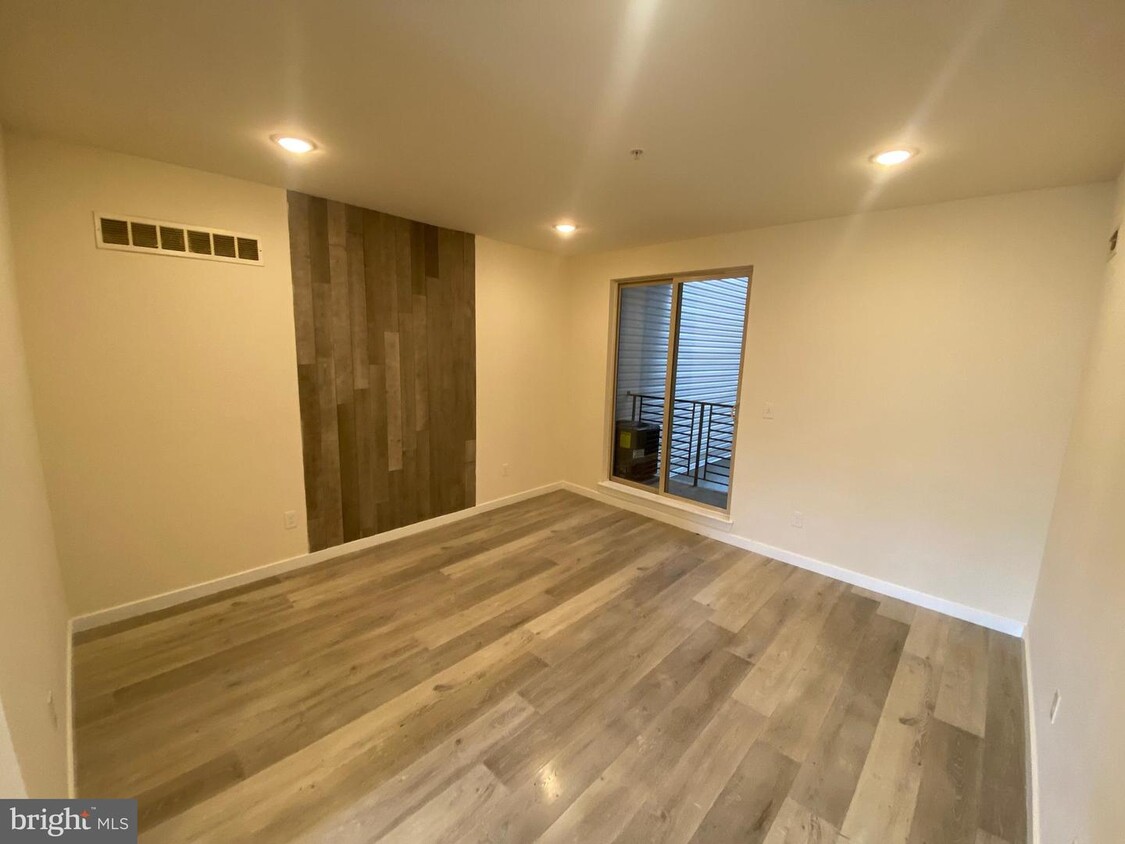 Foto principal - 5723 Lansdowne Ave