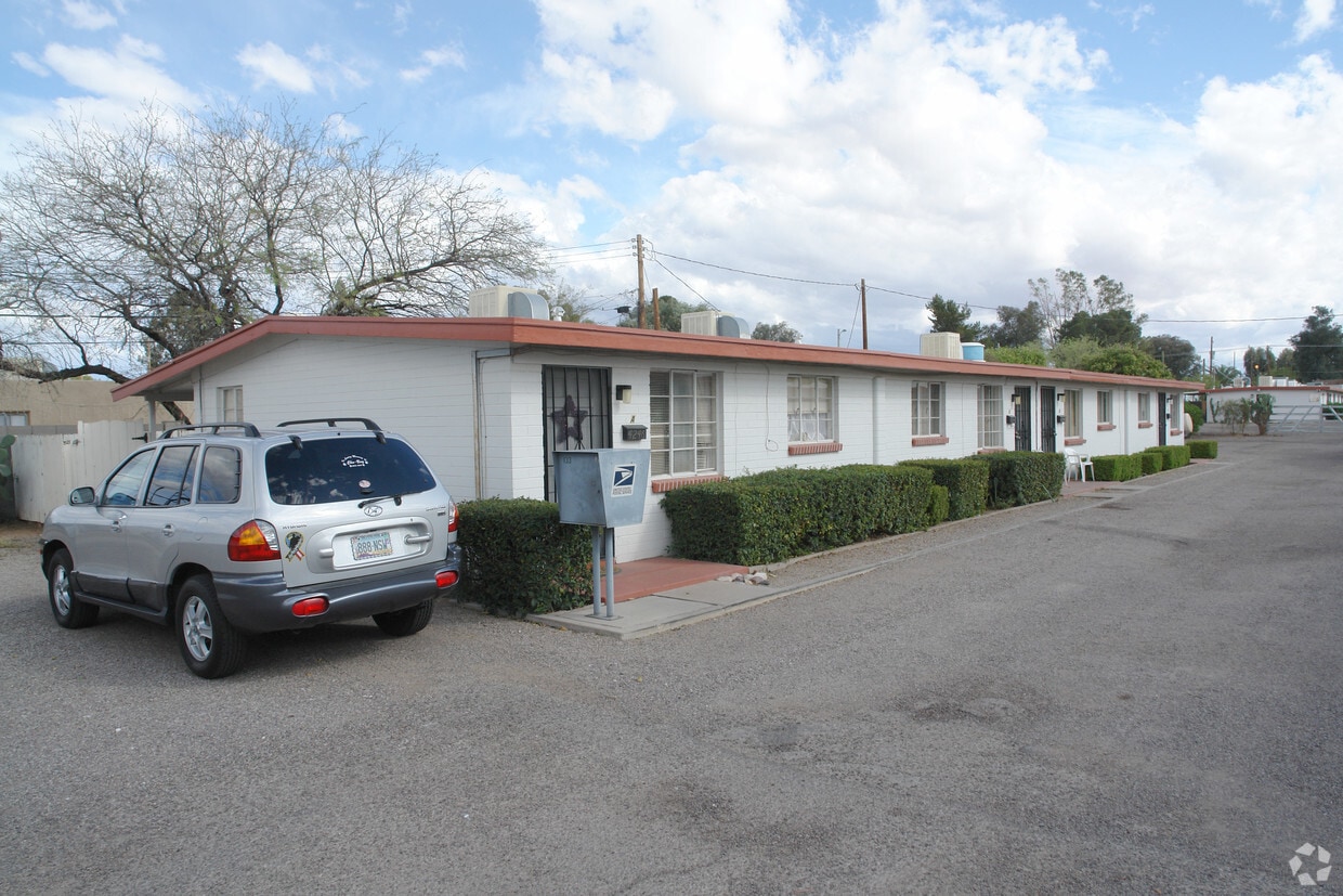 Building Photo - 4240-4246 E Pima St