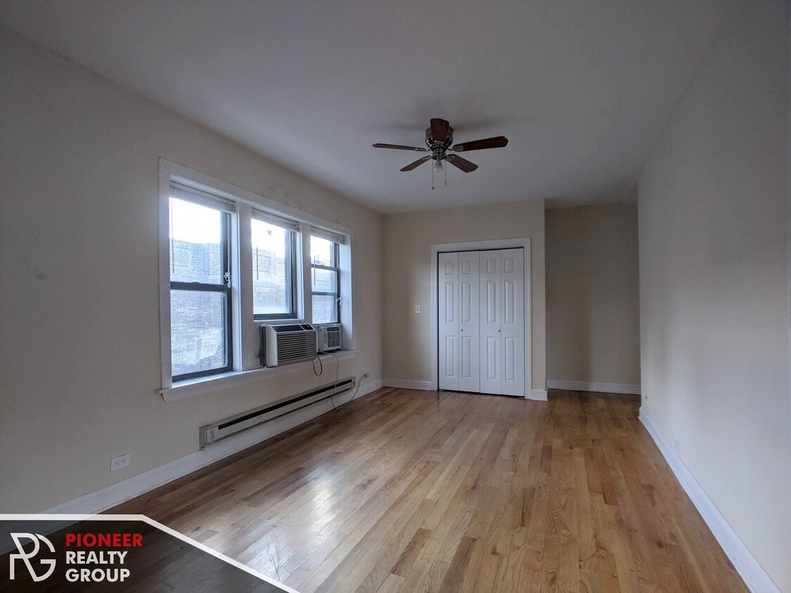 Foto principal - 3726 N Pine Grove Ave